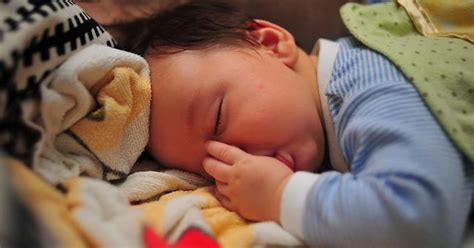 2 aylık bebek neden uykuya dalamaz